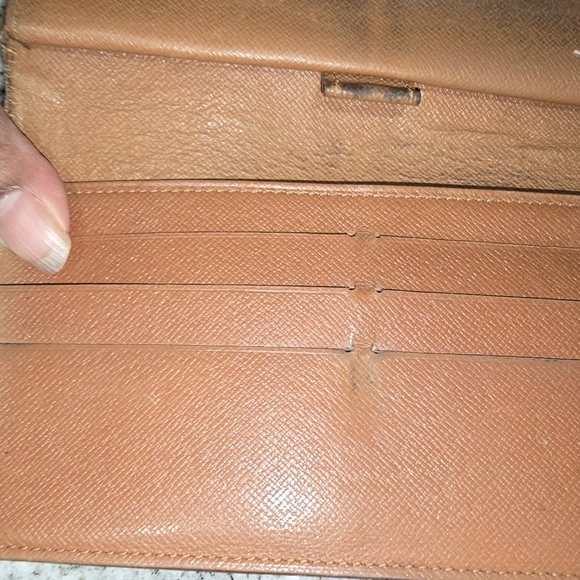 Louis Vuitton Wallet - Picture 9 of 11